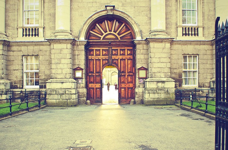 鎮(zhèn)海區(qū)的往屆生能讀什么學(xué)校（全日制）